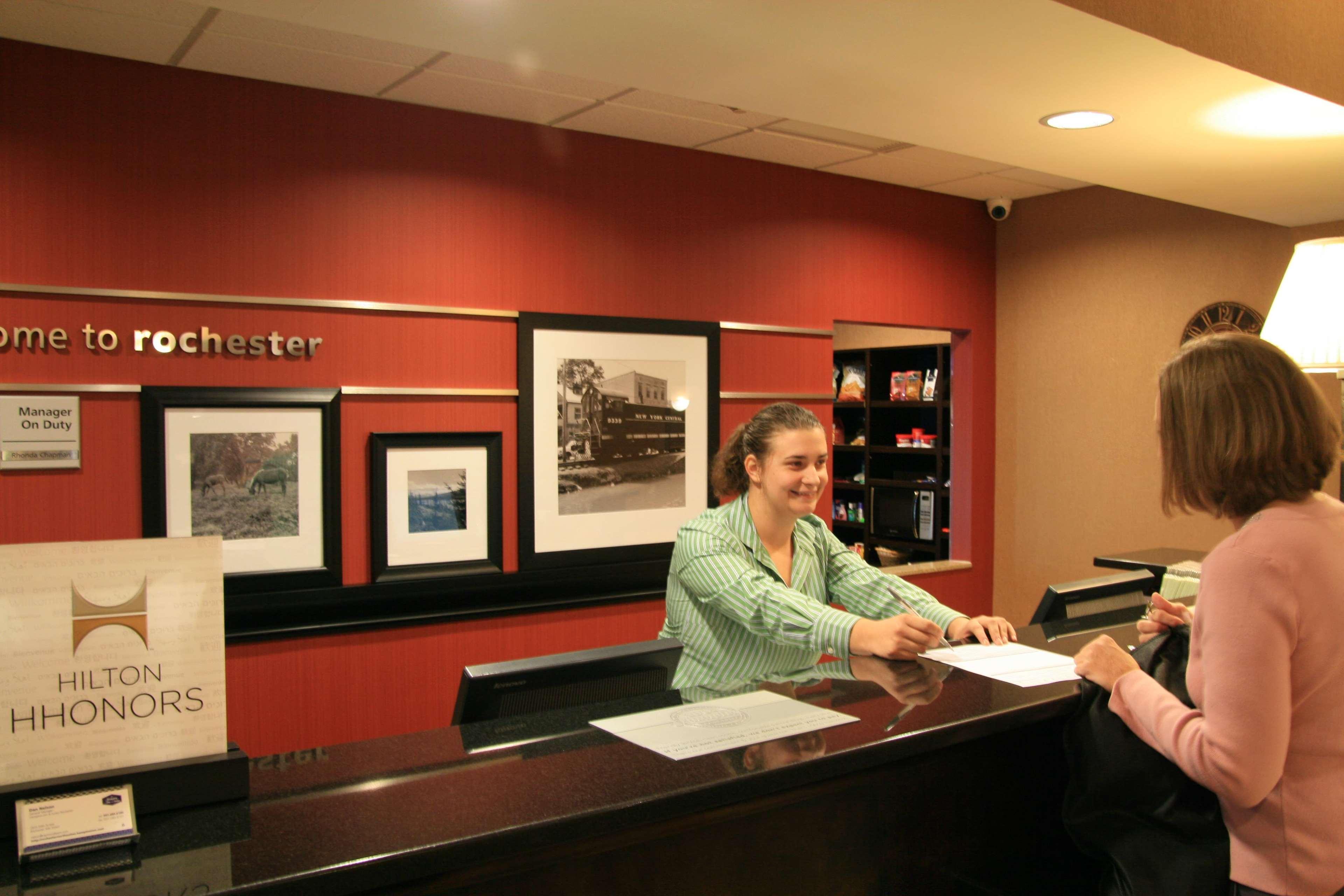 Hampton Inn & Suites Rochester-North Inreriör bild
