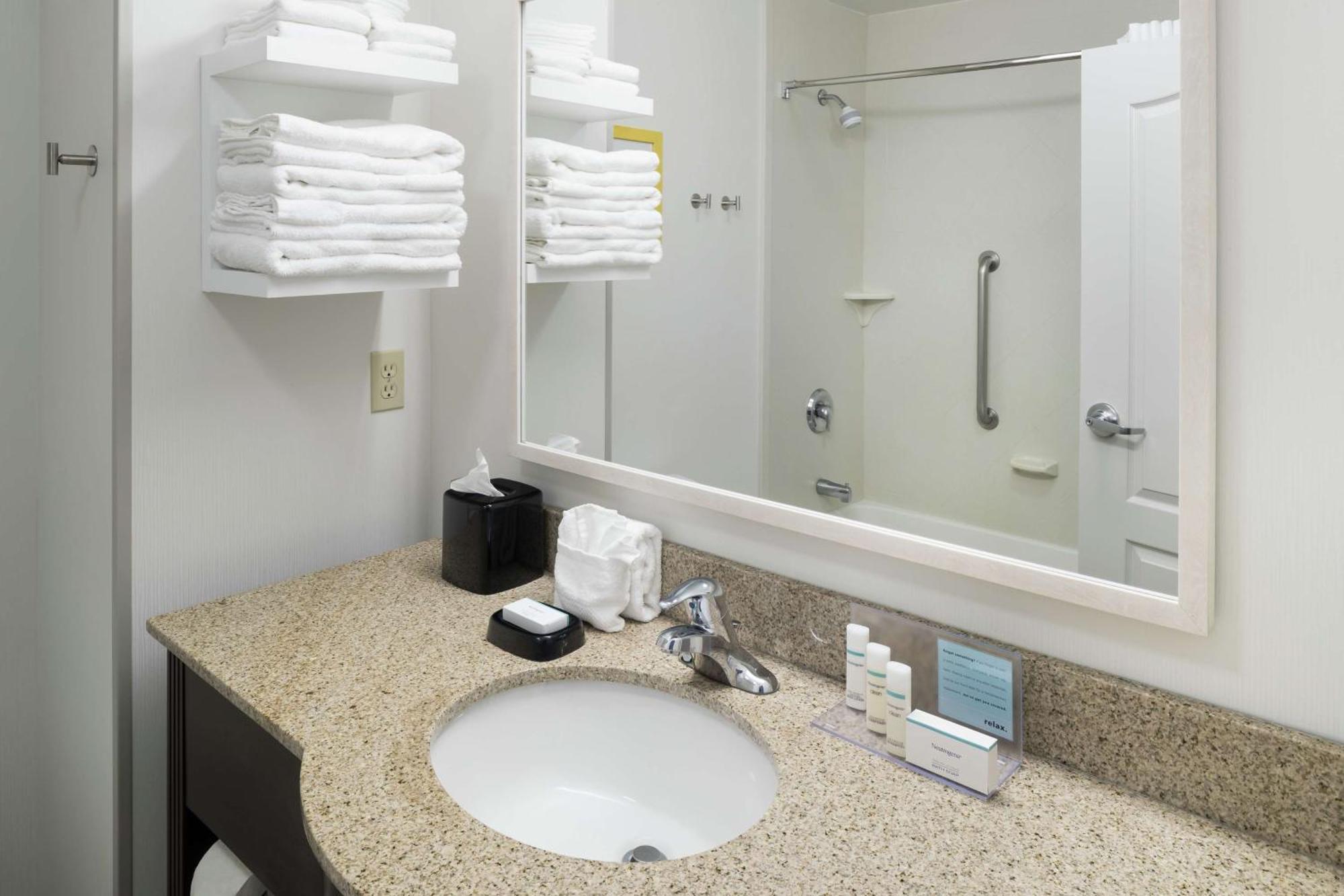 Hampton Inn & Suites Rochester-North Exteriör bild