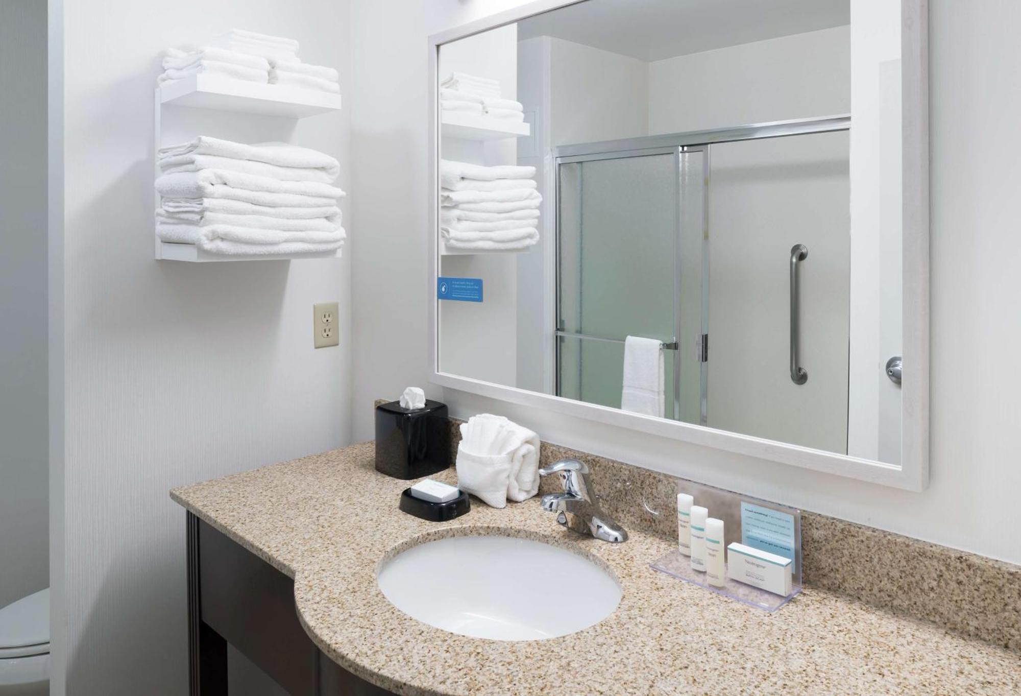 Hampton Inn & Suites Rochester-North Exteriör bild